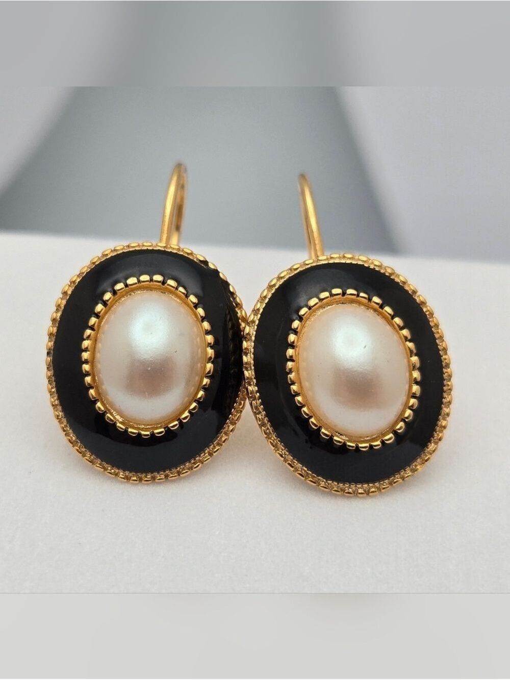 White Faux Pearl Earrings Black Enamel Gold Tone Leverback 1" Vintage Elegant
